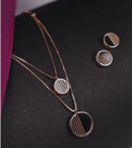 Conjunto de Collar con Colgante Geométrico de Oro de 22K para Mujer, Cadena de Doble Capa, Diseño Circular Moderno, Joyería Elegante - Product Image 4