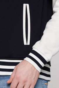 Chaqueta de Béisbol Varsity Unisex de Invierno con Revestimiento, Estilo Universitario, Personalizada con Bordado Frontal y Mangas Largas - Product Image 4