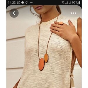 Collier en résine artisanal au design moderne avec pendentif en cristal lisse, léger et poli pour un usage quotidien et au bureau - Product Image 5