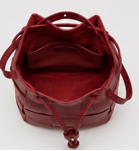 Sac seau Gravs en cuir véritable bordeaux, moderne, doux, tendance, pour femme, avec bandoulière réglable, léger, durable, luxueux, grand format - Product Image 3