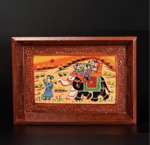 Bandeja de Servir de Madera con Diseño Floral, Asa, Forma Decorativa, Revestimiento de Esmalte, Aspecto Brillante, Artesanía Tayyab, Color y Tamaño Personalizables, India - Product Image 1