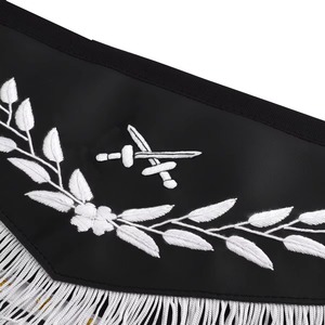 Delantal de los Caballeros Templarios Triangular de Terciopelo Negro con Bordado a Mano y Borlas Plateadas, Delantales Masónicos Profesionales Personalizados - Product Image 5