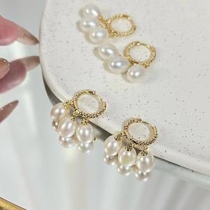 ต่างหูมุกน้ำจืดทรงวีสุดหรู ดีไซน์เรียบง่าย ระดับไฮเอนด์ เครื่องประดับเงินแท้ S925 - Product Image 3