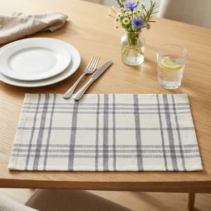 Set de table en tissu PET polyester tissé rayé moderne et durable fait à la main, imperméable, 20x14 pouces, gris et blanc, HILTEX Home - Product Image 3