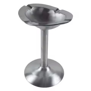 Cendrier de poche durable en fer, finition argentée, couleur personnalisable, design moderne et portable pour la maison/l'hôtel/le restaurant - Product Image 1
