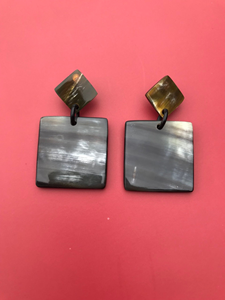 Boucles d'oreilles manchette en corne faites à la main style classique avec imprimé animal ailes, forme irrégulière, élégant ensemble collier et boucles d'oreilles écologiques - Product Image 4