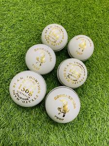 Balle de cricket en cuir de vache KOOKABURRA TURF, 4 pièces - Product Image 2