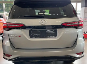 Venta en subasta de <span class=keywords><strong>Toyota</strong></span> Fortuner 2.8GD 6 4x4 <span class=keywords><strong>GR</strong></span> Sport SUV 2024 2025 Usado, Full Equipo, en buen estado - Product Image 2