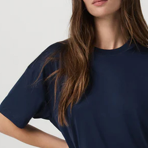 T-shirt à col rond pour femme, coupe ample, tissu doux et respirant, design décontracté, prix abordable et prix d'usine. - Product Image 3
