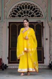 Conjunto de Sharara de Algodón Amarillo Brillante Fishly - Conjunto de 3 Piezas: Kurta de Algodón con Encaje Gota, Sharara y Dupatta de Organza con Trabajo Gotapatti - Product Image 2