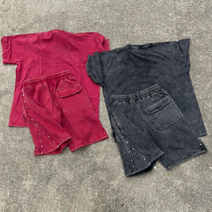 Conjunto de 2 Piezas de Verano: Camiseta Casual con Lavado Ácido y Pantalones Cortos Cargo con Pedrería, Estilo Moderno y Elegante - Product Image 1