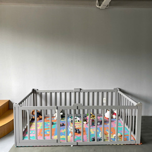 Parc d'activités pour bébé en bois, taille et forme réglables, parc de jeu portable, clôture de jeu pour bébé avec porte pour usage intérieur - Product Image 4