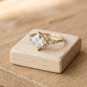 Anillo Apilable de Platino y Oro Rosa con Diamante de Laboratorio Corte Princesa, Anillo de Compromiso, Joyería Nupcial, Regalo para Ella, Anillo Minimalista - Product Image 4