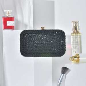 Magnifique pochette de mariée brodée à la main avec motifs décoratifs pour événements de mariage, sac à main tendance pour femme avec broderie - Product Image 6