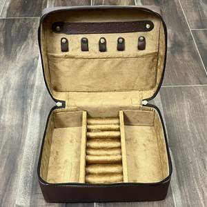 Boîte à bijoux de rangement multifonctionnelle de grande capacité Nouveau style personnalisé en cuir de vache usiné à la main pour collier bague boucles d'oreilles - Product Image 6