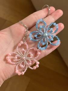Magnifique breloque de sac brodée à la main avec perles colorées pour accessoires de mode en gros - Product Image 2