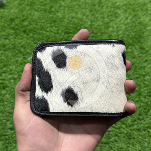 Portefeuille en cuir de vachette artisanal avec poils, portefeuille fin à deux volets, porte-cartes, portefeuille en cuir compact, fonctionnalité quotidienne - Product Image 1