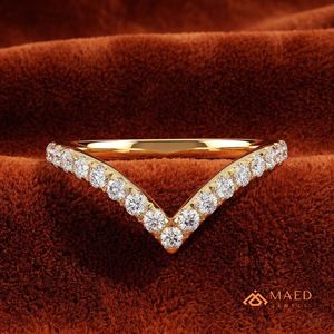 Anillo de compromiso de moissanita en forma de V chapado en oro de 18 quilates, joyería nupcial de moissanita y diamantes para mujer, lujo estadounidense - Product Image 5