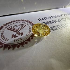 Diamante cultivado en laboratorio de 6.00 quilates, corte ovalado brillante modificado, color amarillo intenso, claridad VS2, certificado por IGI, diamante suelto para la elaboración de joyas. - Product Image 2