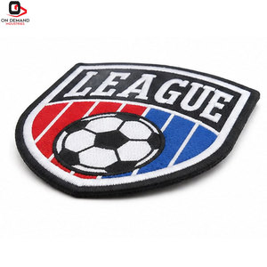 Badges personnalisés pour événements sportifs avec logo, épingle de sûreté, broderie de précision, tissu haut de gamme, coutures durables, reconnaissance des équipes athlétiques - Product Image 4
