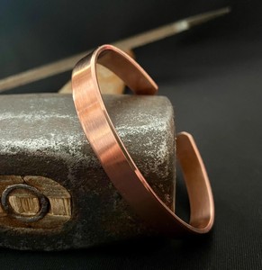 Bracelets simples en cuivre martelé et poli, magnétiques, écologiques, tendance, classiques, pour fêtes, personnalisables, favorisent la circulation sanguine - Product Image 1