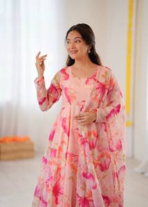 Robe en soie organza royale, robe en soie imprimée numériquement de qualité supérieure, robe élégante faite main, robe de créateur à manches longues avec dupatta et pantalon - Product Image 5