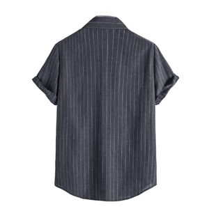 Chemise décontractée pour homme à rayures vertes foncées, manches courtes, rayures verticales minimalistes, boutonnée, chemise hawaïenne classique d'été - Product Image 2