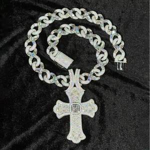 Collier Hip Hop Unisexe en Argent Sterling 925 Plaqué Or avec Pendentif Lettre Cœur Micro Sertie de Moissanite Certifiée pour Usage Quotidien - Product Image 4