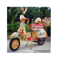 Scooter Clásico Moderno de Madera Colorido de Shobha Jain Impex para Sesión de Fotos Preboda