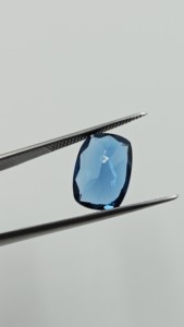 Magnifique topaze bleue de Londres naturelle de haute qualité, pierre précieuse brute, polie, taille cabochon octogonale pour la fabrication de bijoux - Product Image 4