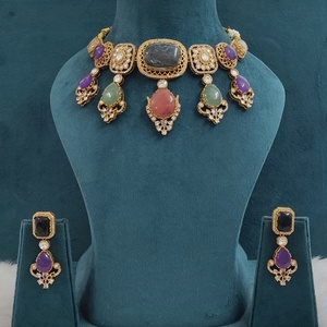 Ensemble de colliers inspiré de Sabyasachi, qualité supérieure, allure luxueuse, s'accorde avec les tenues occidentales et ethniques, parfait pour les soirées. - Product Image 2