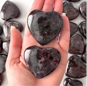 Cristal de Granate Rojo Natural Chakralume, Corazón Grabado, Piedra Curativa Pulida para Reiki, Meditación, Decoración Energética, Venta al Por Mayor - Product Image 5