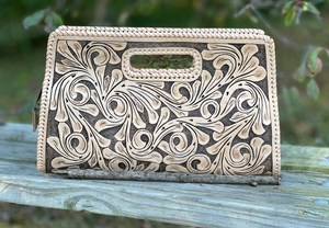 Grande pochette en cuir véritable façonnée à la main pour femmes |   Pochette de soirée artisanale à motif floral occidental en relief - Product Image 3
