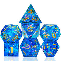 Los más vendidos y populares dados de resina para juegos de rol de mesa (TTRPGs) del año 2026, como Dungeons & Dragons y Pathfinder. al aire libre