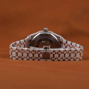 นาฬิกาข้อมือสแตนเลสสตีลหรูหราสไตล์ฮิปฮอป หน้าปัดกระจกประดับเพชรโมอิสซาไนต์ VVS เต็มหน้าปัด สำหรับผู้ชาย นาฬิกาแบบสั่งทำพิเศษ ขายส่ง - Product Image 3