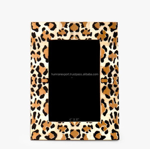 แสดงช่วงเวลาที่คุณชื่นชอบด้วยกรอบรูปไม้ที่ทำด้วยมือนี้เหมาะสำหรับพื้นที่อยู่อาศัย - Product Image 1