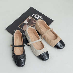 Chaussures plates Mary Jane en cuir d'agneau matelassé pour femmes Ann'S, bout pointu verni, couleur blanche - Product Image 2