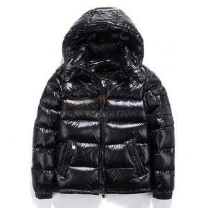 Chaqueta Acolchada Negra Unisex con Capucha, Estilo Casual de Invierno, Corte Regular Ajustado, Cierre de Cremallera, Relleno de Poliéster, Resistente al Viento, con Letras en la Parte Delantera - Product Image 1