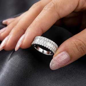 Anillo de media eternidad con moissanita brillante y diamantes de corte baguette y redondo para unisex, plata fina 925 original, regalo sorpresa para ella. - Product Image 5