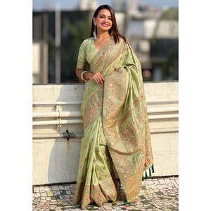 Sari de Seda Kashmiri Color Verde Pistacho con Tejido Zari para Mujer, de Elite Weaves, 700g - Product Image 1