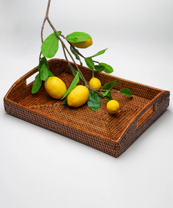 Elegante bandeja rectangular de ratán natural para frutas, verduras y almacenamiento de alimentos para la cocina con diseño de asa, bandeja de ratán estilo boho. - Product Image 1