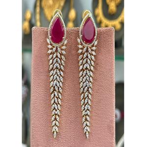 Impresionantes Pendientes de Circonita Cúbica con Baño de Oro de Primera Calidad para Mujeres y Chicas, Ideales para Looks de Noche y Fiestas - Product Image 1