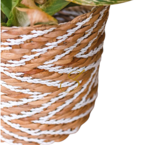 Panier rond tressé à motif rayé YALIMO en jacinthe d'eau (3 tailles) - Product Image 3