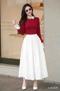 Suéter de Punto para Mujer, Color Rojo Intenso, Manga Larga, Adornado con Perlas y Flores |   Top Cleo para Usar en Vacaciones de Invierno |   LAVIEM - Product Image 3