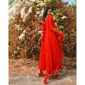Conjunto Anarkali Rojo Clásico Bordado con Estampado Floral y Silueta en A - Product Image 5