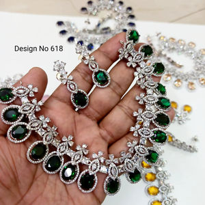 Ensemble de collier en argent plaqué luxe avec diamants CZ et pierres en forme de larme vert foncé, ensemble de bijoux de mariage pour la mariée - Product Image 1