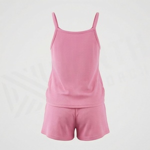 Ensemble 2 pièces côtelé rose pour femme : débardeur sans manches et short au-dessus du genou, coupe décontractée, idéal printemps-été - Product Image 2