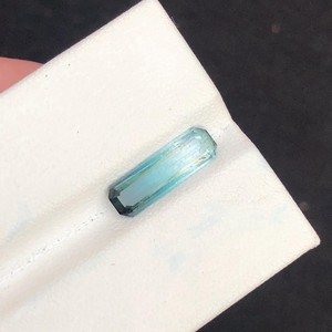 พลอยทัวร์มาลีนสีน้ำเงินอมเขียวทรงแปดเหลี่ยมยาว รูปทรงขั้นบันได พลอยธรรมชาติเม็ดเดี่ยวคุณภาพสูง สำหรับทำเครื่องประดับ ขายส่ง น้ำหนัก 200 กรัม สำหรับทำจี้ - Product Image 2