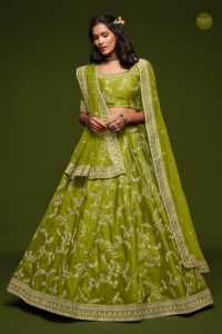 Ensemble de robe de mariée élégante en soie verte néon brodée, Lehenga Choli, pour cérémonie de demoiselle d'honneur - Product Image 6