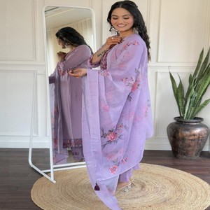 Conjunto de Kurta y Pantalón Bordado VASTRA COTTAGE con Dupatta de Organza con Borde de Encaje, Traje Étnico para Fiestas para Mujer - Product Image 5